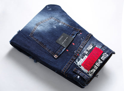 Vaqueros de moda con múltiples parches y estilo mendigo
