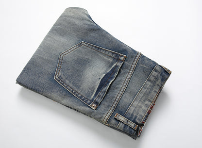 Jeans de mezclilla lavada y deshilachada